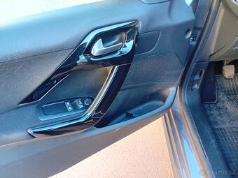 Peugeot 208 1.2i, 61kw, r.2018, naj. 44tis. Servis. - 17