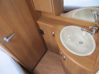 Prodám karavan Hobby 560 kmfe,,r.v.2009 + mover + markýza. - 17