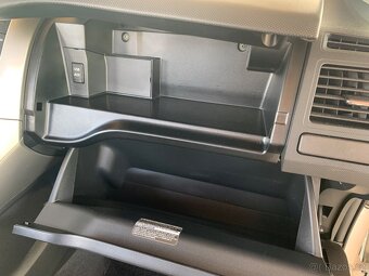 TOYOTA AURIS - 17