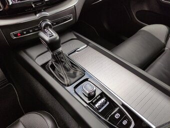 Volvo XC60 D4 R DESIGN FullLED KAMERA PANORAMA - 17