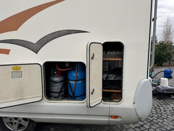 Obytný automobil Ford Transit - 17