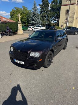 Vínový Chrysler 300c Touring. 3.5V6 183kw RWD - 17