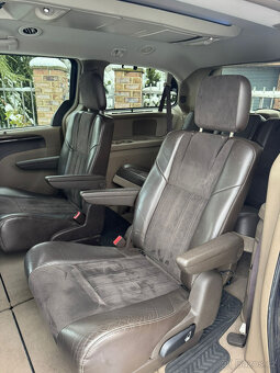 Lancia Voyager 2.8 CRD, automat, 7 míst - 17