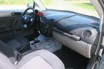 VOLKSWAGEN NEW BEEATLE CABRIOLET, 1.6i 75 kW, PĚKNÝ STAV - 17
