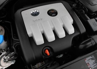 Volkswagen Jetta 2,0 TDI 103 kW CZ Serviska nafta - 17