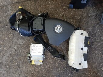 VW Touran facelift - přední  nárazník, přední kapota - 17