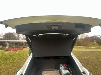 Ford Kuga ST LineX, 1,5 110kW, manuál. TOP STAV. NEBOURANÉ - 17