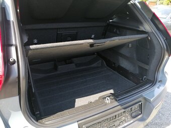 Volvo XC40 2.0 D4 AWDA/TKŮŽEBLIS - 17