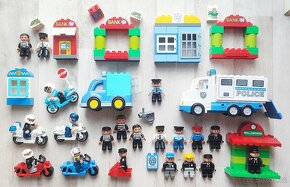 Sady DUPLO i díly po 1ks: popeláři,Mickey dům,Minnie,auta.. - 17