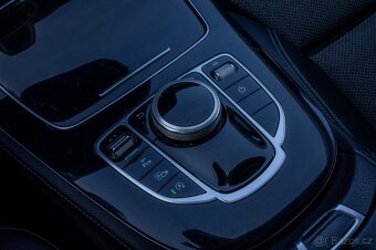 Mercedes-Benz E trieda Sedan E220d A/T / ŤAŽNÉ / KAM. / TEMP - 17