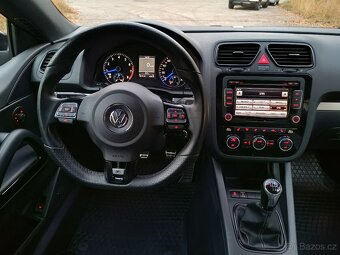 Volkswagen Scirocco R 265PS rok 2012, manuál - 17