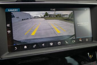 Jaguar XE 2.0 I4P R-Sport AT - 17