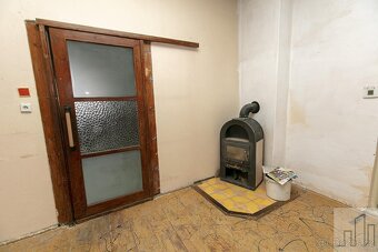 Prostorný dvougenerační rodinný dům v obci Lahošť, okres Tep - 17