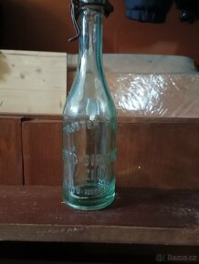 Staré sklenice od sodovek piva a lihovin - 17