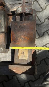 Strojní svěrák frézovací a vrtací , otočný ,naklápěcí - 17