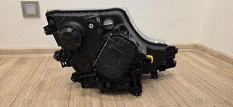 Levý origo světlomet Actros / Antos / Arocs - 17