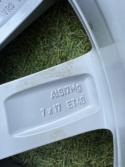 Škoda Superb 3 - 215/55 R17 - LETNí ORIGINÁLNÍ SADA - 17