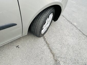 ŠKODA ROOMSTER 1.2 i BENZÍN NAJETO JEN 82 TIS KM - 17