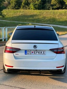 SKODA SUPERB 3 spoiler kridlo lipko na kufor - 17