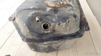 Nissan Patrol Y61 -  Nádrž paliva Wagoon - 17