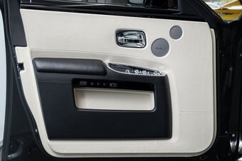Rolls Royce Ghost pronájem vozidla s řidičem - 17