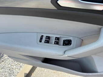 ►VW TOURAN III 2,0 TDI - 110 kW,  PARK. SENZORY A KAMERA◄ - 17