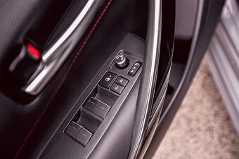 Toyota Corolla Combi TS 2.0 Hybrid GR Sport, DPH - 17