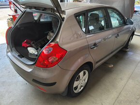 KIA CEED 2008 HB DOHC - DILY z havar. AUTA - 17