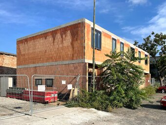 Prodej bytu 4+kk 89 m² se zahradaou a garáží - 17