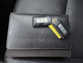 Mitsubishi Outlander, 2.2 Di-D 4x4 Automat,7.míst - 17