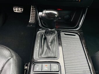 Kia Sorento 2.2CRDi 145KW AUTOMAT SERVISKA TAŽNÉ - 17