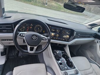 VW TOUAREG 3.0 TDI 210KW/ HEAD UP/ TAŽNÉ/DCC/ DINAUDIO/ DPH. - 17