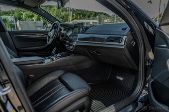 BMW M550d xDrive Touring, M-Technic, HUD, dověry... - 17