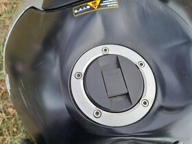 Suzuki gsr 600 - 17
