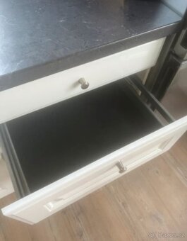 Bílá kuchyně se zánovními spotřebiči, 4805 - 17