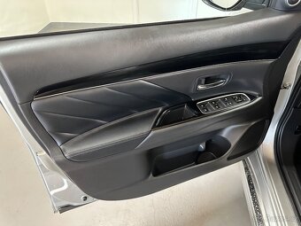 Mitsubishi Outlander 2.4i 4WD PHEV Business Edition - 17