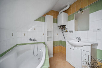 Prodej domu - Hrochův Týnec - 17