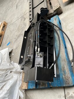 Smykový nakladač Tur N520 / N525 - 17