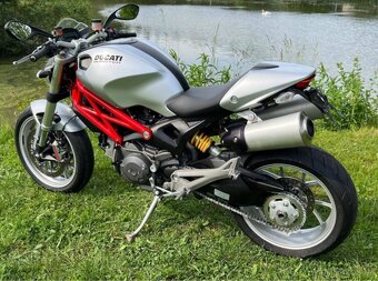 Prodám DUCATI MONSTER 1100 - 17