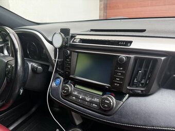 Toyota RAV4 Hybrid, 2,5  e-CVT 145 kW AWD Selection - 17