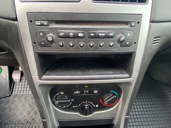 Peugeot 307 break 1.6i 80kW klimatizace 2002 - 17