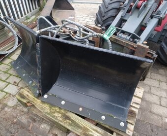 Teleskopický mini nakladač 4x4 s příslušenstvím - 17