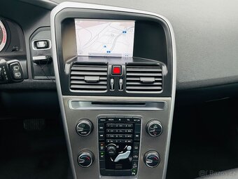 Volvo XC60 2.4D 5VÁLEC 4x4 120KW AUTOMAT NAVIGACE SENZORY - 17