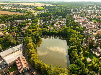 Dům s neuvěřitelnou atmosféru v klidné části Úval - 17