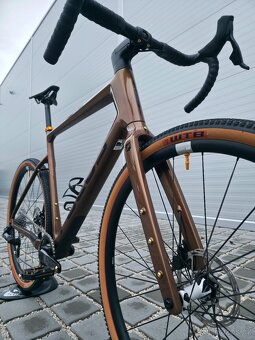 Gravel Focus Atlas 8.9 Carbon 2023 Rival eTap AXS 28" - 17