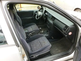 Opel Vectra 1.8 16V 1.majitel NOVÉ V CZ - 17