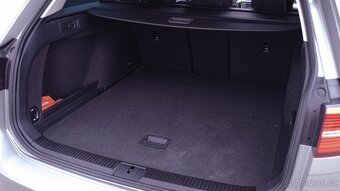 Volkswagen Passat Highline 2.0 TDi DSG RLine - 17