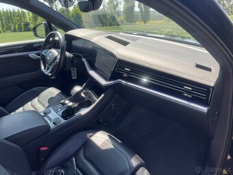 VW TOUAREG 3.0TDI 210kW • RLINE • WEBASTO • MASÁŽE - 17