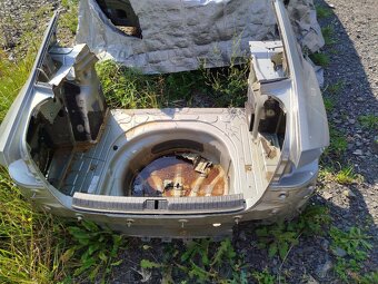 Predná pravá štvrťka Passat B8 predná nápravnica - 17