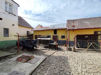 prodej 1/2 Domu + velká zahrada a garáž  k tomu. - 17